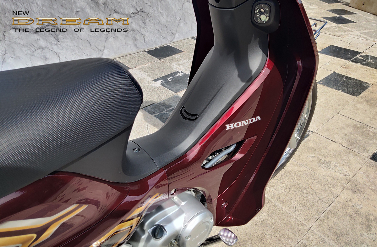 Bửng xe Honda Dream 125 NCX 2024 màu đỏ Bửng xe Honda Dream 125 NCX 2024 màu đỏ